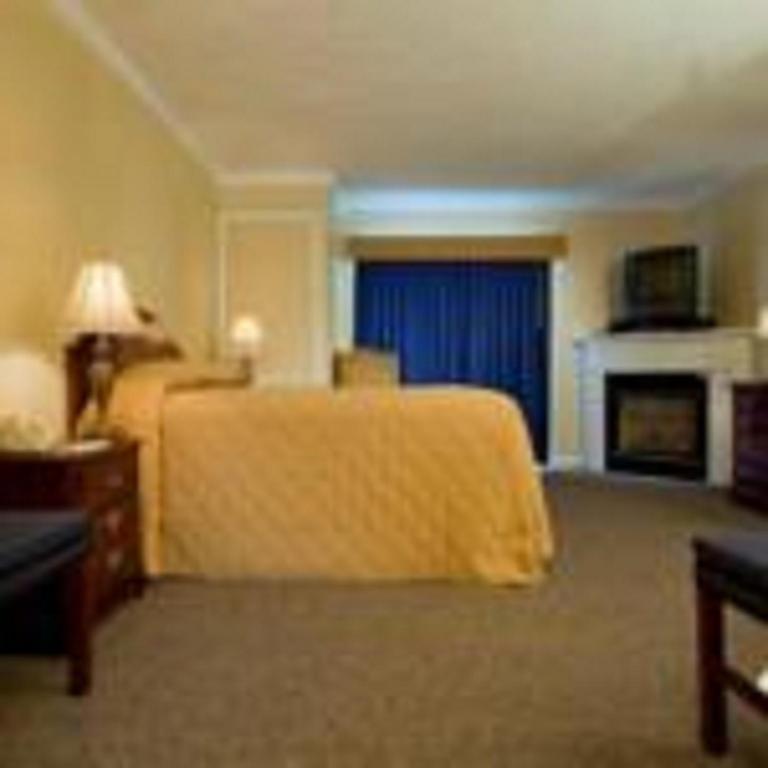 Innseason Resorts Captain'S Quarters Falmouth Room photo